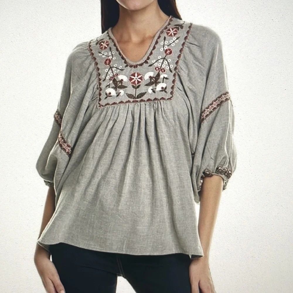 MAX STUDIO EMBROIDERY PEASANT STYLE BLOUSE. - Picture 2 of 9